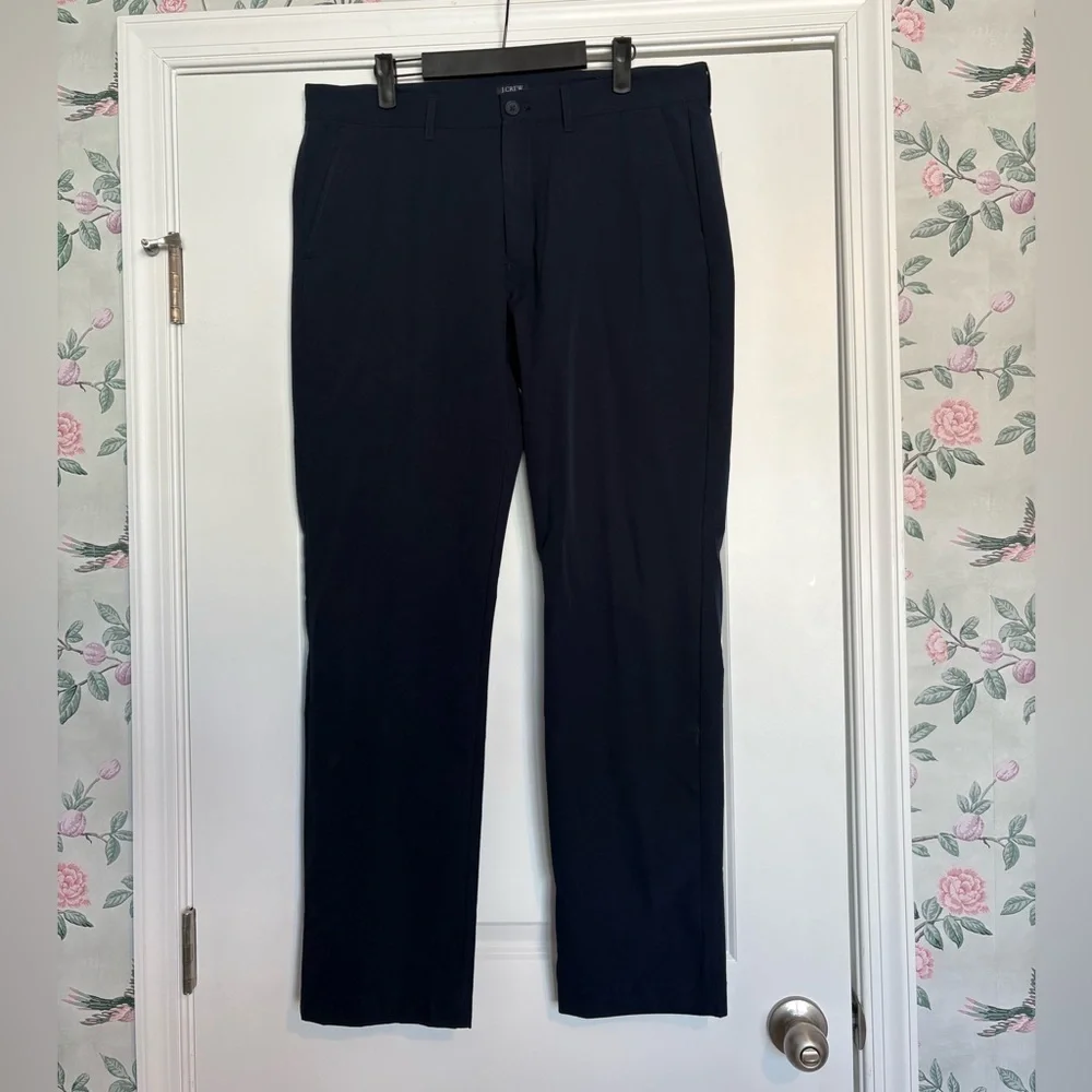 EUC J. Crew Straight-fit tech pant Size 34x32